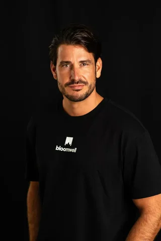 niklas-kouparanis-683x1024.webp