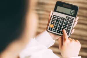 lculator-calculating-young-button-checking-300x200.jpg