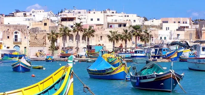 boats-5946304_1280-e1744364508674-1024x478.webp