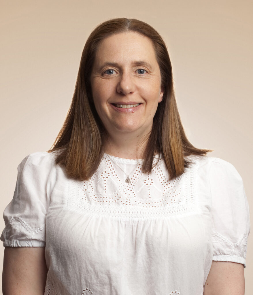 Sue-878x1024.jpg
