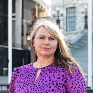 Sarah-Helm-300x300.jpg